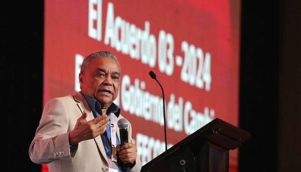 Aldo Cadena expuso los beneficios del nuevo modelo de salud docente en conferencia magistral