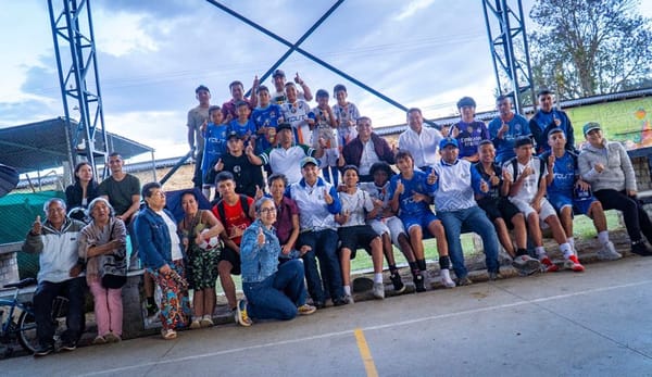 Popayán mejora la infraestructura deportiva en diferentes barrios con nuevas luminarias