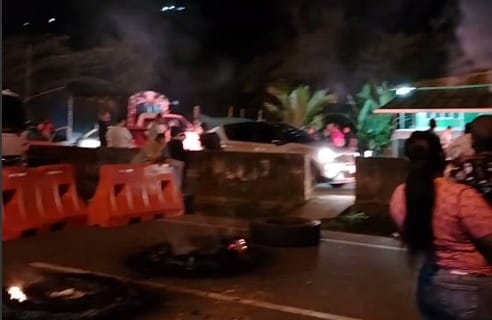 Comunidades en La Delfina se mantienen en la carretera luego de unirse al paro nacional
