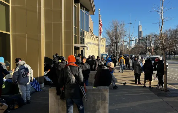 En EE.UU., endurecen los operativos contra los migrantes, cientos y cientos son detenidos en la ciudad de Chicago