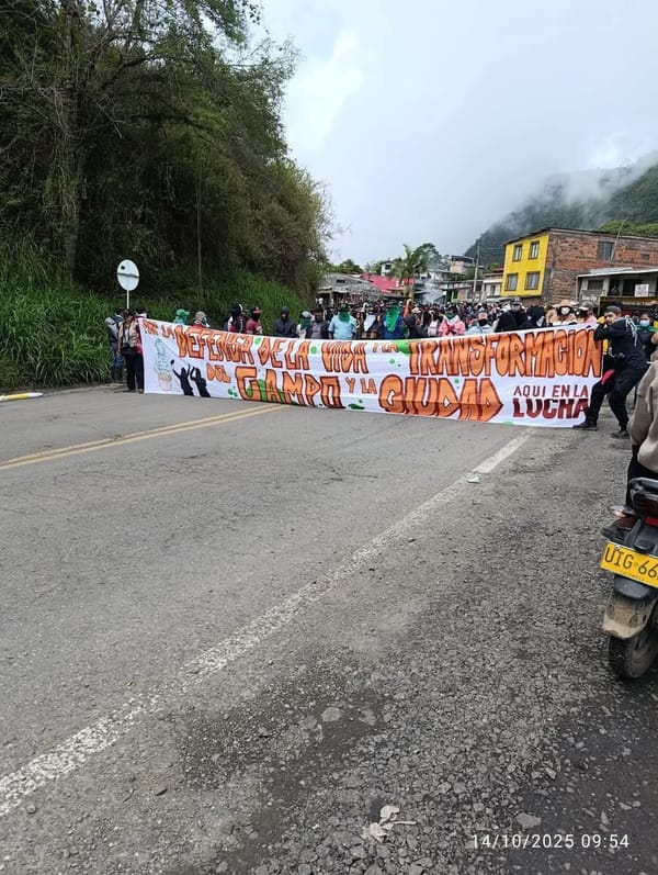 Comunidades del sur del Cauca bloquean la vía Panamericana por incumplimientos del Gobierno Nacional