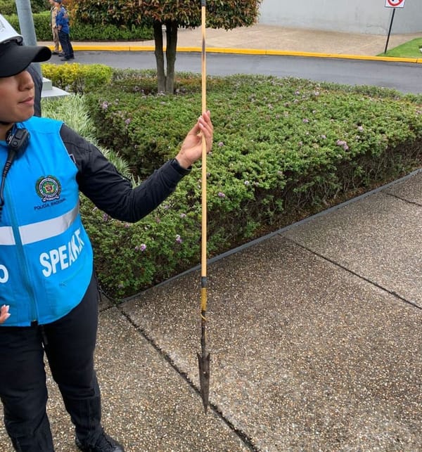 "Es un claro intento de homicidio": el gobierno nacional rechaza ataques con flechas contra cuatro policías
