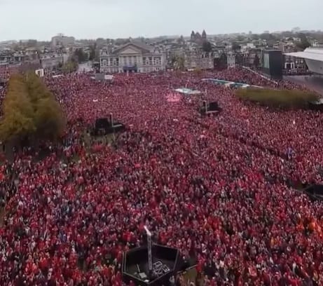 La gigantesca movilización "roja" para rechazar el genocidio de Israel en Gaza
