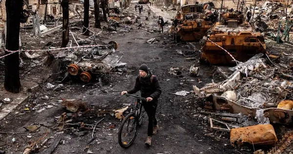 Volodímir Zelenski denuncia ataque ruso con más de 100 drones en Kiev: tres muertos y 31 heridos