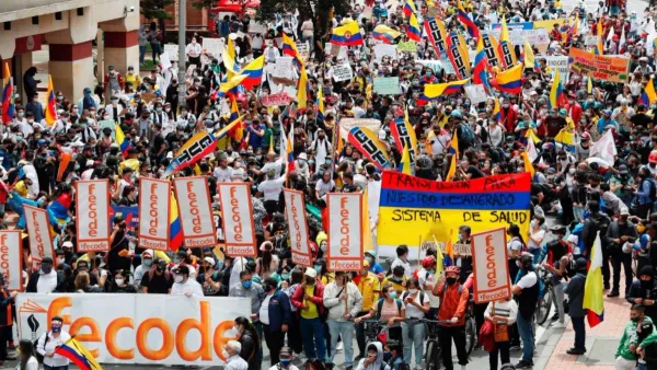 Maestros de Colombia se movilizan por el derecho a la salud