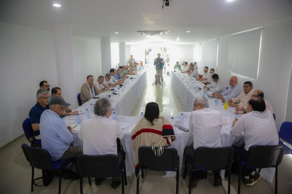 Presidente Gustavo Petro lidera en Valledupar reunión con 'exparas' para definir hoja de ruta para terminar el proceso de Ralito
