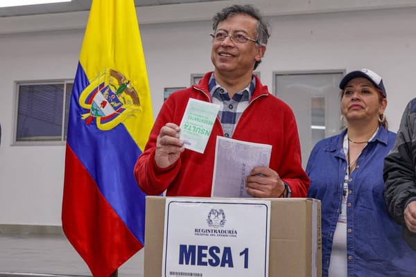 Presidente Gustavo Petro y los precandidatos votaron tras denunciar el “desastre” de la gestión de la Registraduría