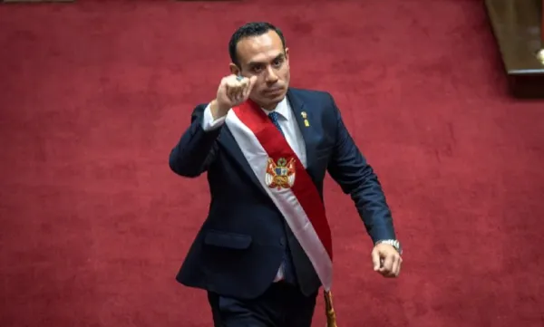 En Perú: José Jerí asume la presidencia de Perú tras vacancia de Boluarte