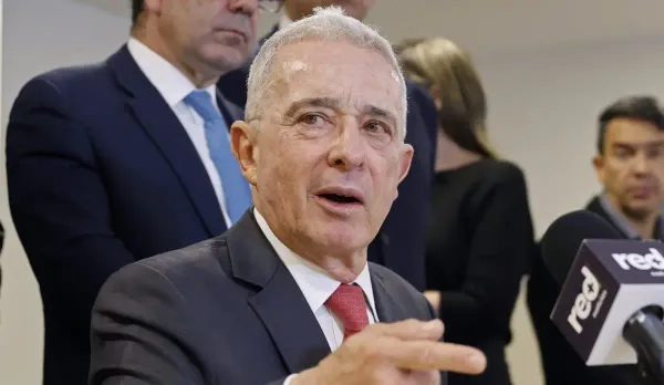 Tribunal Superior de la ciudad de Bogotá absuelve plenamente a Álvaro Uribe por soborno y fraude procesal