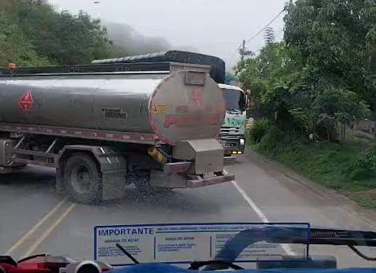 Vuelve y juega: asalto a trabajadores de gasolinera en plena vía El Bordo-Pasto