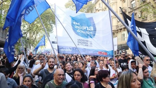 En Argentina, docente se lanzan a las calles para protestar contra el gobierno de Javier Milei