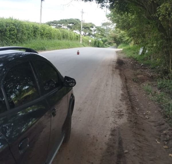 Temor por cilindro abandonado en la vía Miranda-Florida