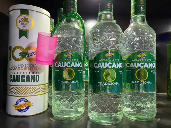 Autoridades llaman a prevenir el consumo de licor adulterado durante la temporada navideña
