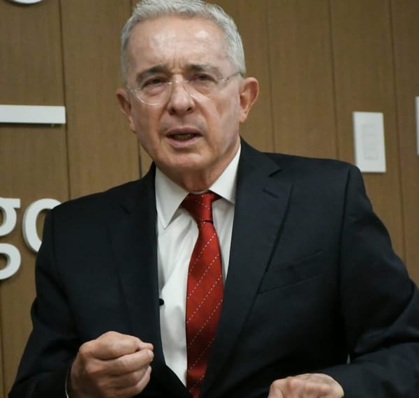 Álvaro Uribe Vélez busca llegar otra vez al poder para oponerse a los cambios sociales del país