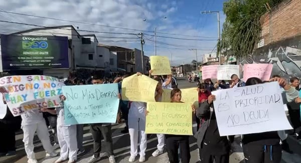 Trabajadores del hospital Universitario San José bloquean vías en Popayán para exigir que la Nueva EPS pague sus deudas con este centro asistencial