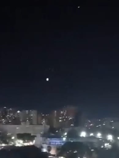 Se escuchan ráfagas de disparos en los alrededores del palacio presidencial de Miraflores, en Caracas