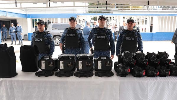 Para mejorar la seguridad del personal penitenciario del país, Gobierno del Cambio entregó dotación por más de $16 mil millones