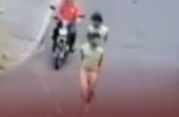 Señalados ladrones los desnudaron, pintaron y obligaron caminar por calles de un barrio en Medellín