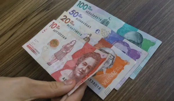 Juez mantiene en firme aumento del salario mínimo 2026 tras negar tutela contra el decreto