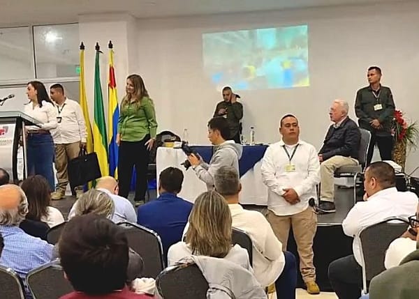 Expresidente Álvaro Uribe le da la bendición en Popayán a Paloma Valencia para que derrote políticamente a la izquierda colombiana