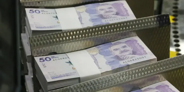 Empresarios respaldan mantener el aumento del salario mínimo del 23,7 % en Colombia