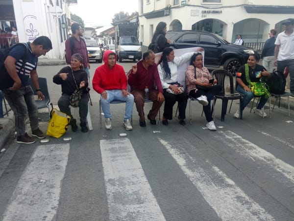 Sectores alternativos se lanzan a las calles para rechazar la decisión de CNE de inhabilitar a Iván Cepeda para participar en la consulta interpartidista