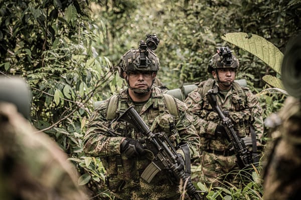 Enfrentamientos entre Ejército y delincuentes tras el robo de un camión en la vía Panamericana, sur del Cauca
