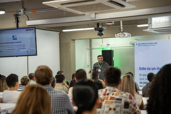 IU Digital de Antioquia revoluciona la educación en Colombia 5.0 con el modelo "Digitalidad Próxima"