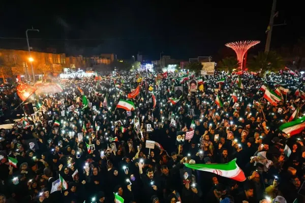 Multitudinarias protestas en Irán contra ataques de EE.UU. e Israel