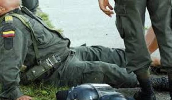 Ataque armado en Caldono deja a un policía gravemente herido en medio de creciente tensión