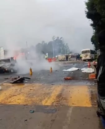 Tragedia en peaje de Cundinamarca: choque múltiple y explosión deja muertos y decenas de heridos