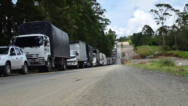 ¡Terror en la Panamericana! Se robaron dos camiones y un vehículo tipo niñera en el tramo Popayán-Pasto