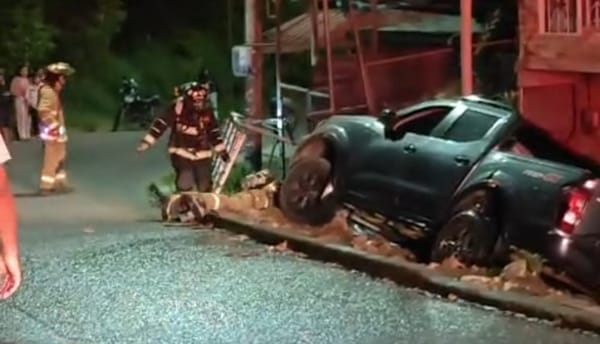 Fuerte accidente en el barrio Tequendama de Popayán genera emergencia por fuga de gas