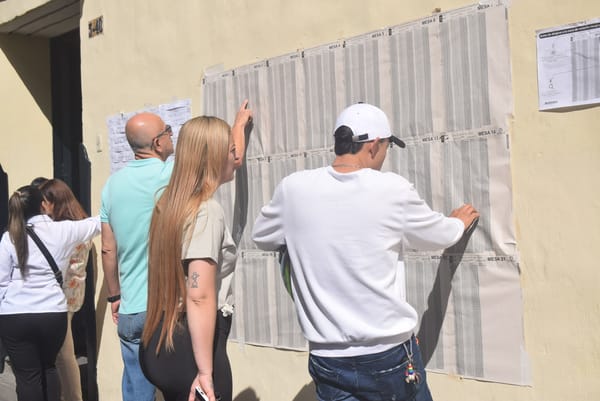 MOE detecta irregularidades en Cartagena durante la segunda vuelta: jurados con distintivos de campaña y vehículos con propaganda transportando votantes