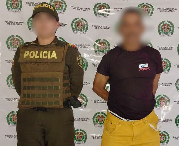 Policía capturó a un hombre en Popayán por transportar un loro cabeza azul; el ave fue recuperada por las autoridades