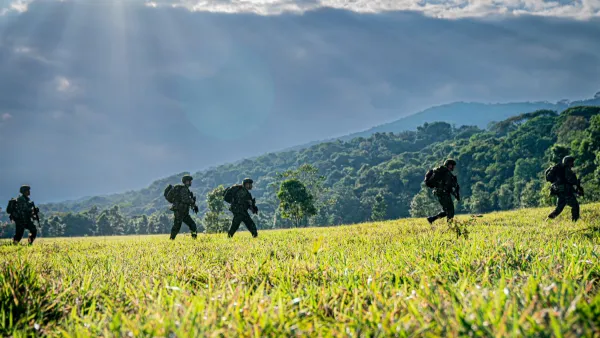 Dos civiles y un líder religioso fueron rescatados tras quedar atrapados en combates registrados en Silvia, Cauca