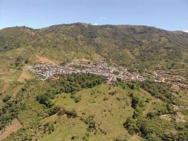Hombres armados roban camión y se llevan a su conductor en zona rural de Timbío; familia pide información sobre su paradero