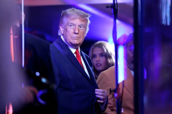 Abucheos y fuerte operativo de seguridad marcaron visita de Trump a las Finales de la NBA en Nueva York
