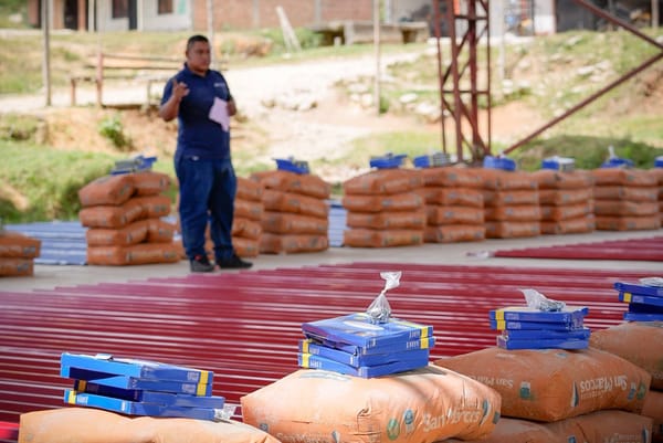 La paz se construye con acciones en los territorios: Gobernación del Cauca entrega ayudas integrales en El Carmelo, Cajibío