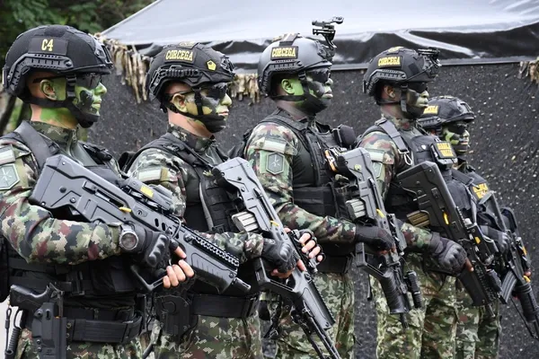 Ataque con drones explosivos contra el Ejército en Bolívar, Cauca, deja un soldado herido; tropas neutralizan tres aeronaves no tripuladas