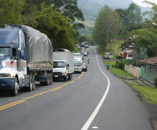 Ola de inseguridad golpea la vía Panamericana: roban dos camiones con 59 motocicletas y desaparece un conductor de tractomula