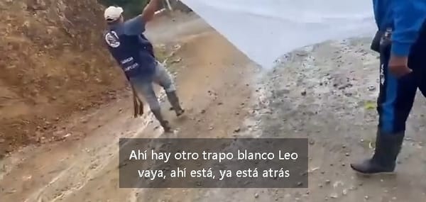 En video: padres de familia arriesgan su vida en medio de las balas, en El Tambo, para recoger sus hijos