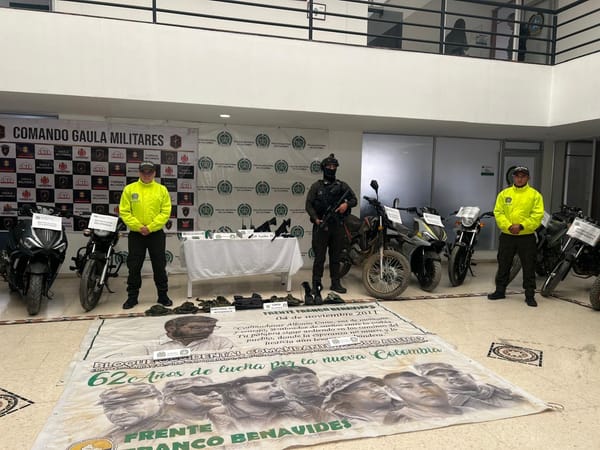 Policía y Ejército asestan golpe a la estructura Franco Benavides en Nariño: recuperan 22 motos robadas e incautan fusiles y armamento