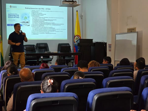 Secretaría de Educación capacita a rectores y directivos en trámites y licencias de funcionamiento para la vigencia 2026