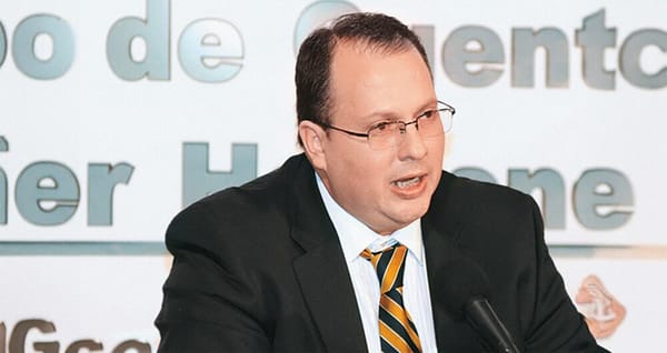Fiscalía acusa a exviceministro por contrato que comprometió US$32 millones para helicópteros