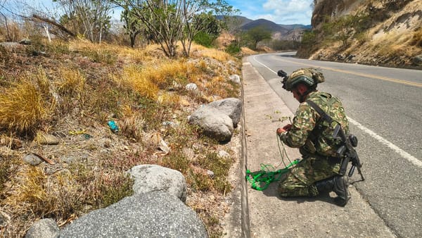 Ejército destruye área minada sobre la vía Panamericana entre Cauca y Nariño