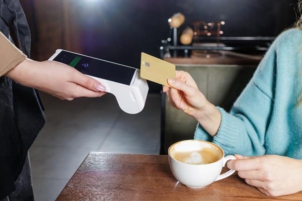 Cómo usar una tarjeta de débito en tus pagos cotidianos