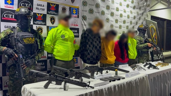 Desmantelan presunta red dedicada al hurto de vehículos en Cauca: incautan armas y prendas de las disidencias