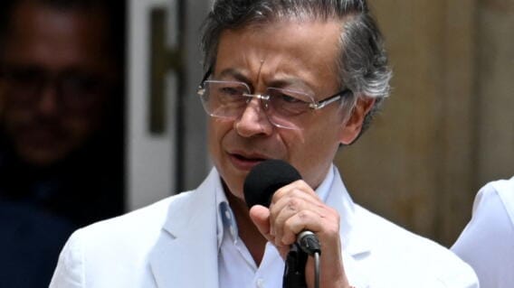 Gustavo Petro pide al Senado permiso para salir del país durante un año tras dejar la Presidencia