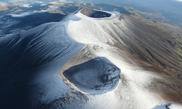 Volcán Puracé pasa a alerta naranja por aumento significativo de su actividad